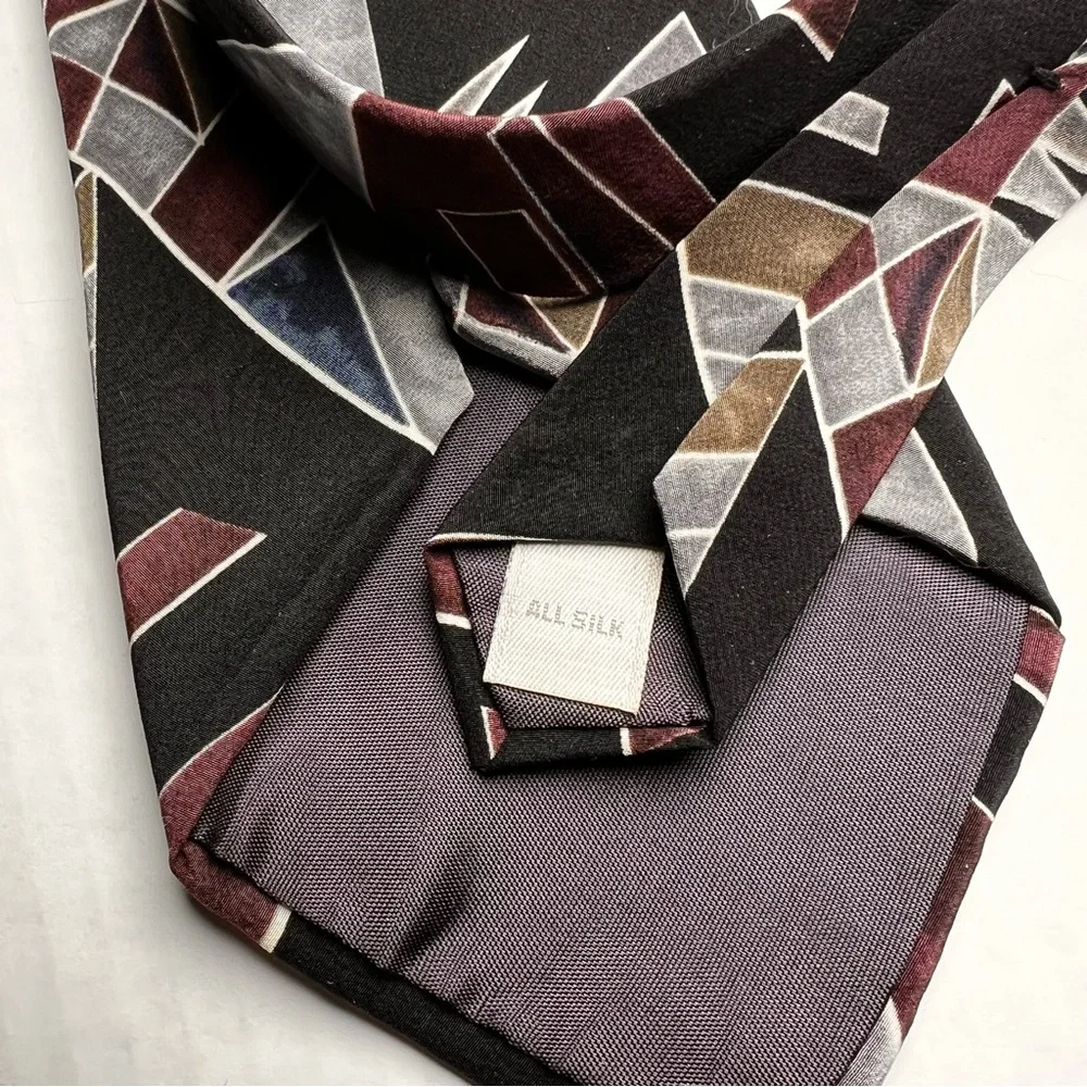 PIERRE CARDIN all silk neck tie Made in USA Black‎ geometric design In Colors